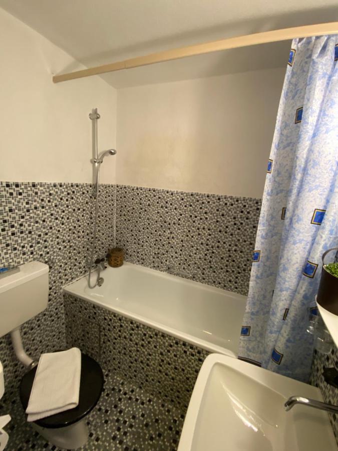 Hotel Lodge Inn เฟียช ภายนอก รูปภาพ