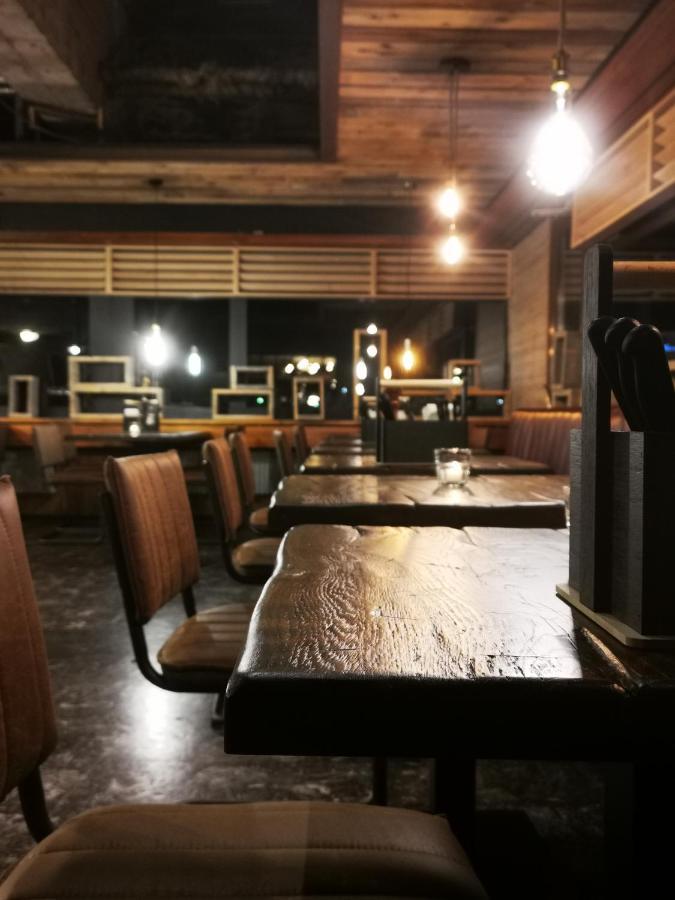 Hotel Lodge Inn เฟียช ภายนอก รูปภาพ